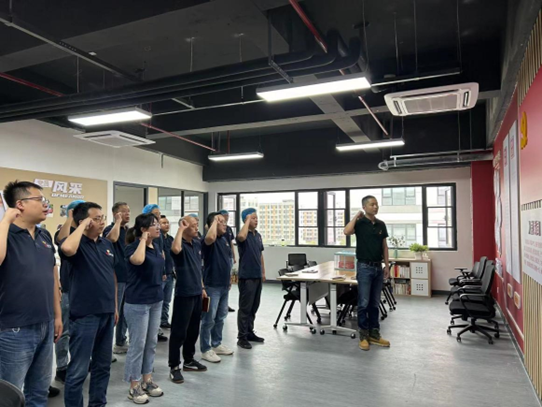 追憶入黨初心，永葆黨員本色<br>凌峰環(huán)球黨支部開展黨員過“政治生日”暨“黨員突擊隊爭當(dāng)排頭兵”活動